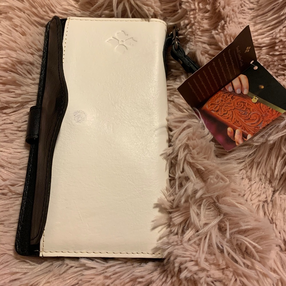 NWT Patricia Nash Black/White Wallet/Wristlet